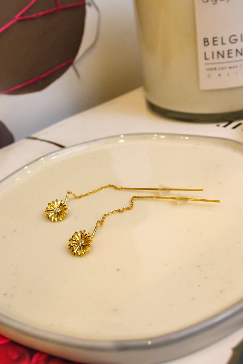 Daisy Thread Chain Earring