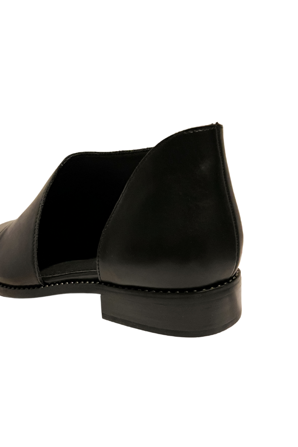 On Fifth Asymmetric Studded Flat